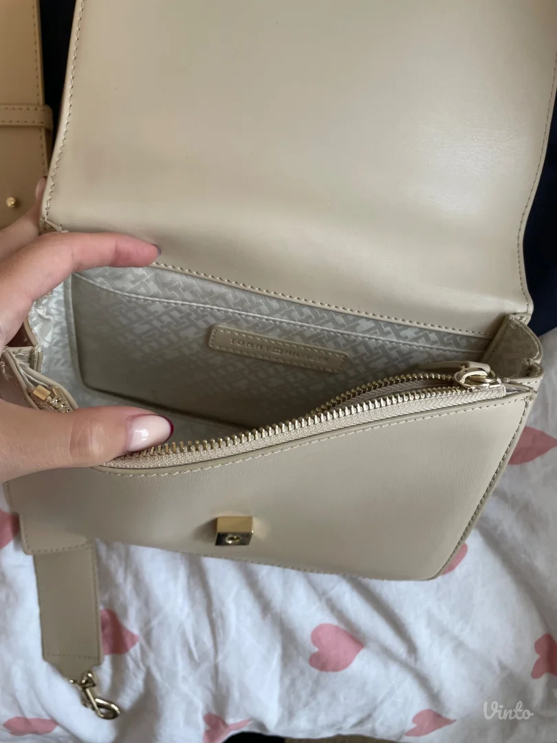 Tommy Hilfiger torbica