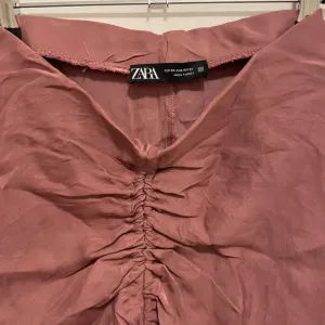 Zara satenska suknja