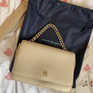 Tommy Hilfiger torbica