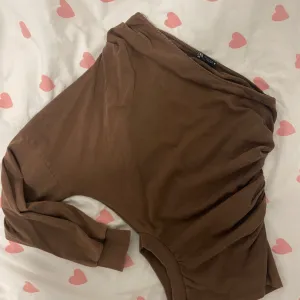 Zara duks na jedno rame