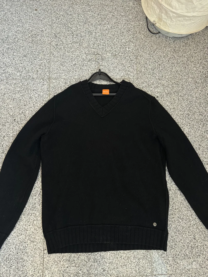 Hugo Boss dzemper 100% vuna