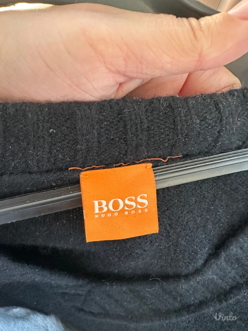 Hugo Boss dzemper 100% vuna
