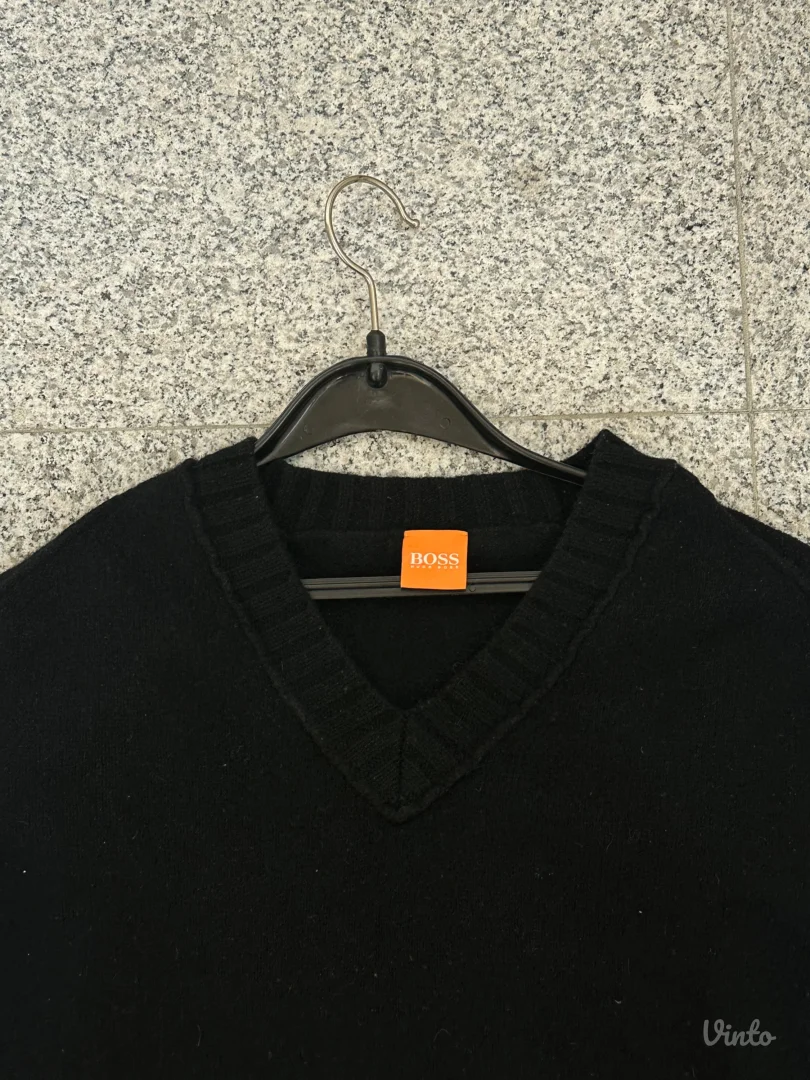 Hugo Boss dzemper 100% vuna