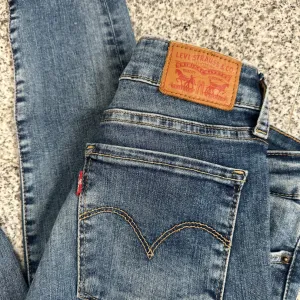 Levis 711 skinny farmerice