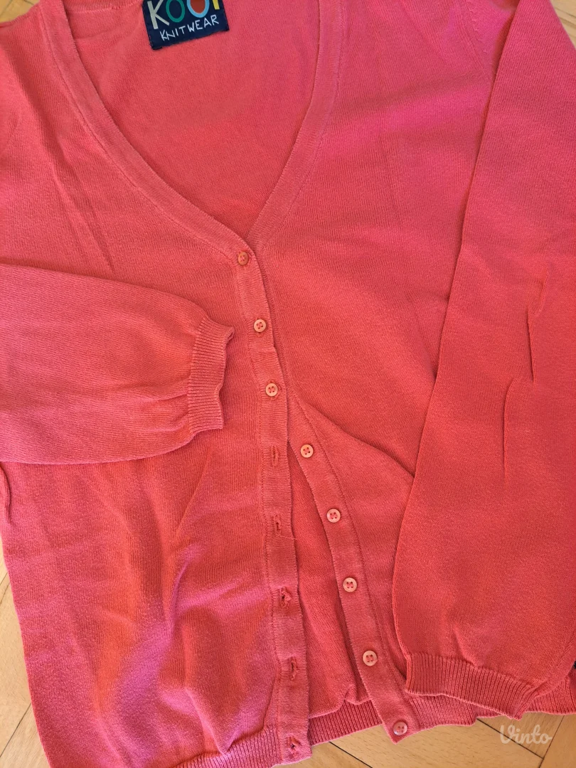 Roze džemper na raskopcavanje