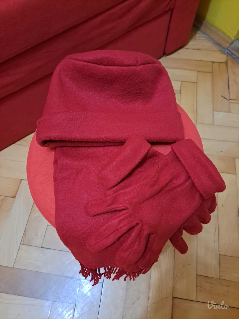 Kapa, šal, rukavice crvene