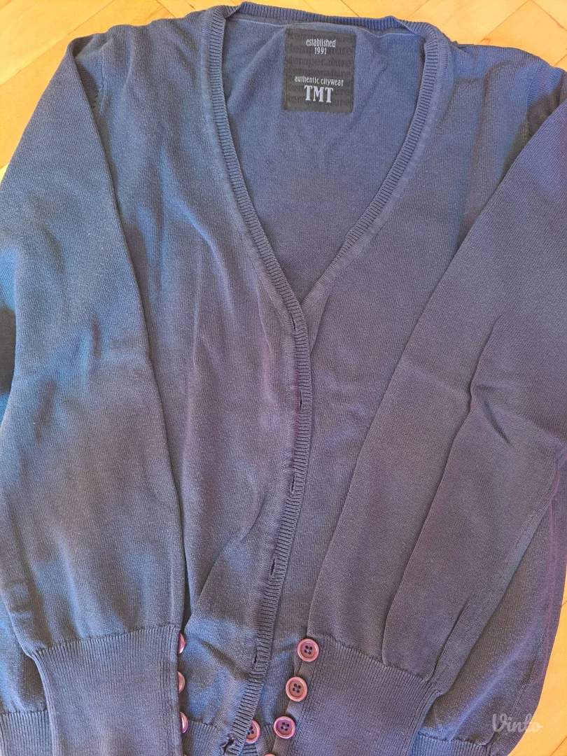 Džemper na dugmiće