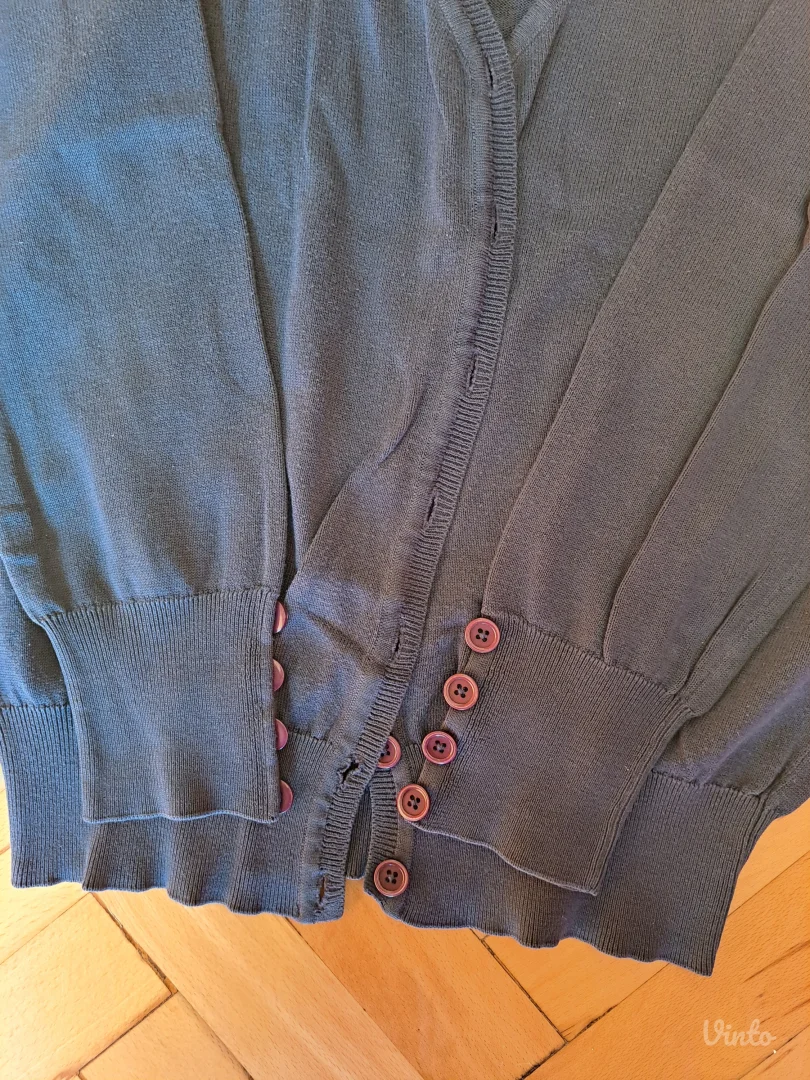 Džemper na dugmiće