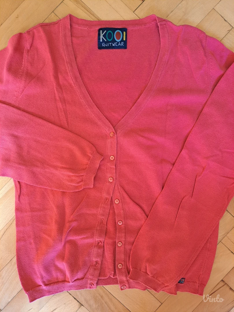 Roze džemper na raskopcavanje