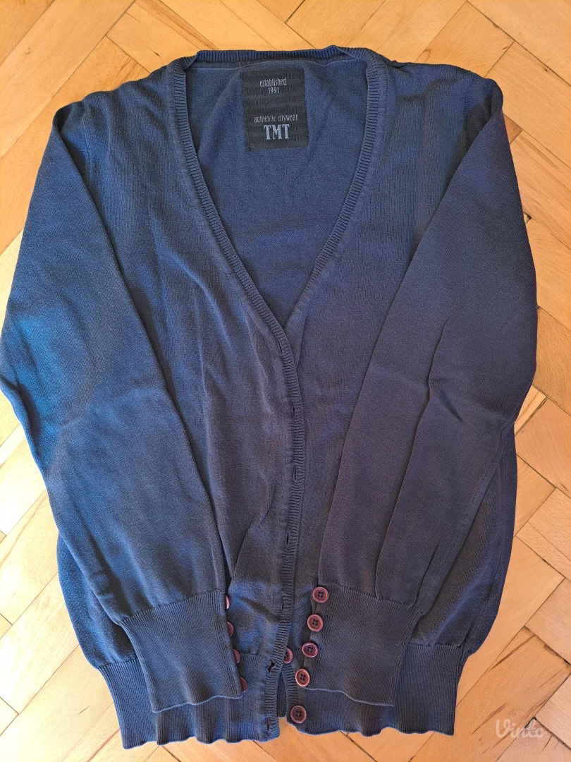 Džemper na dugmiće