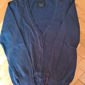 Džemper na dugmiće