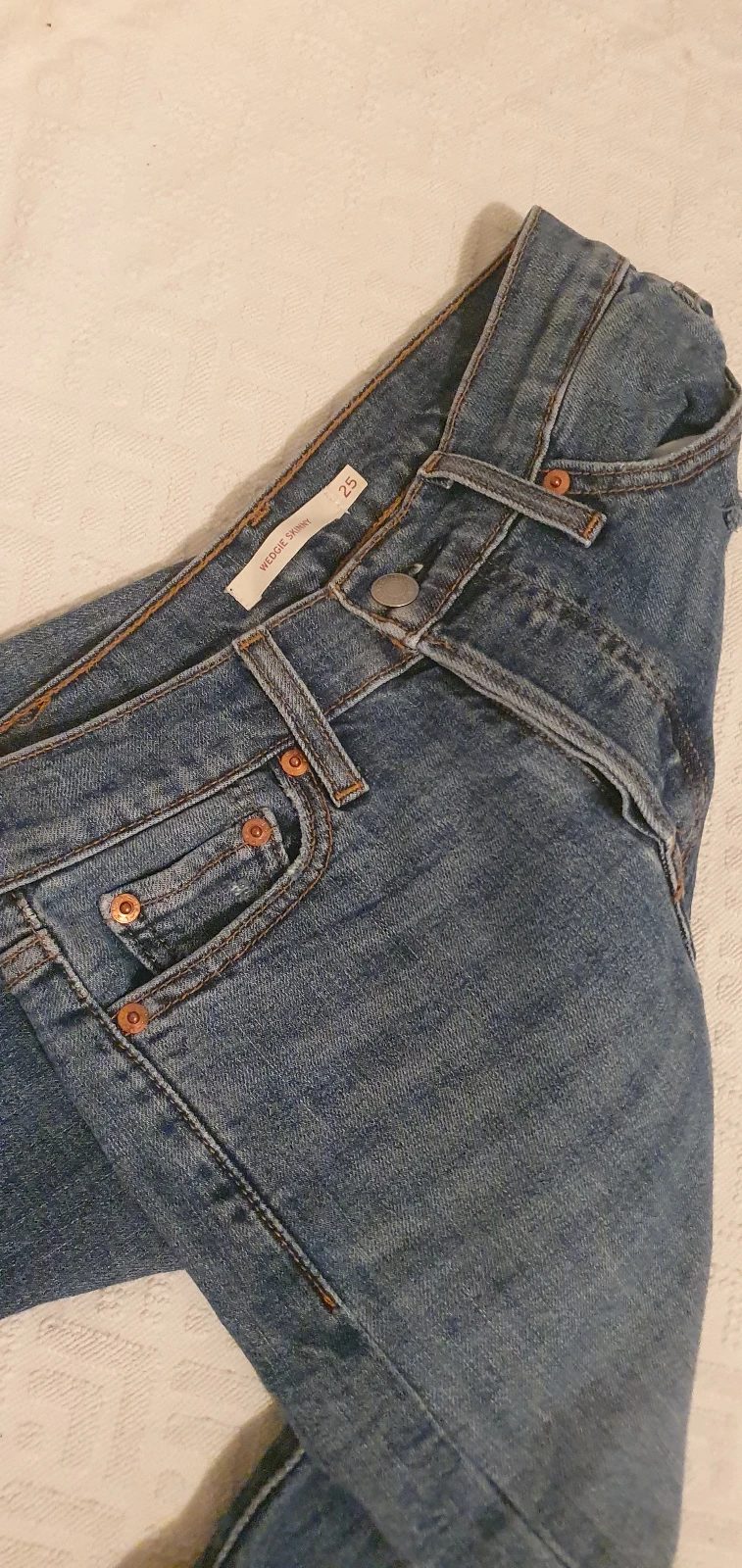 Levis wedgie skinny w25 (br.34/36) sa elastinom