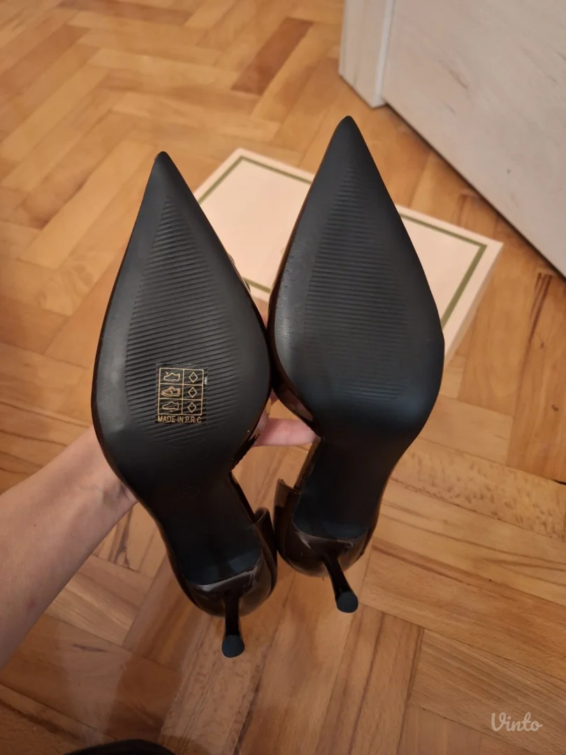 Ženske bordo salonke