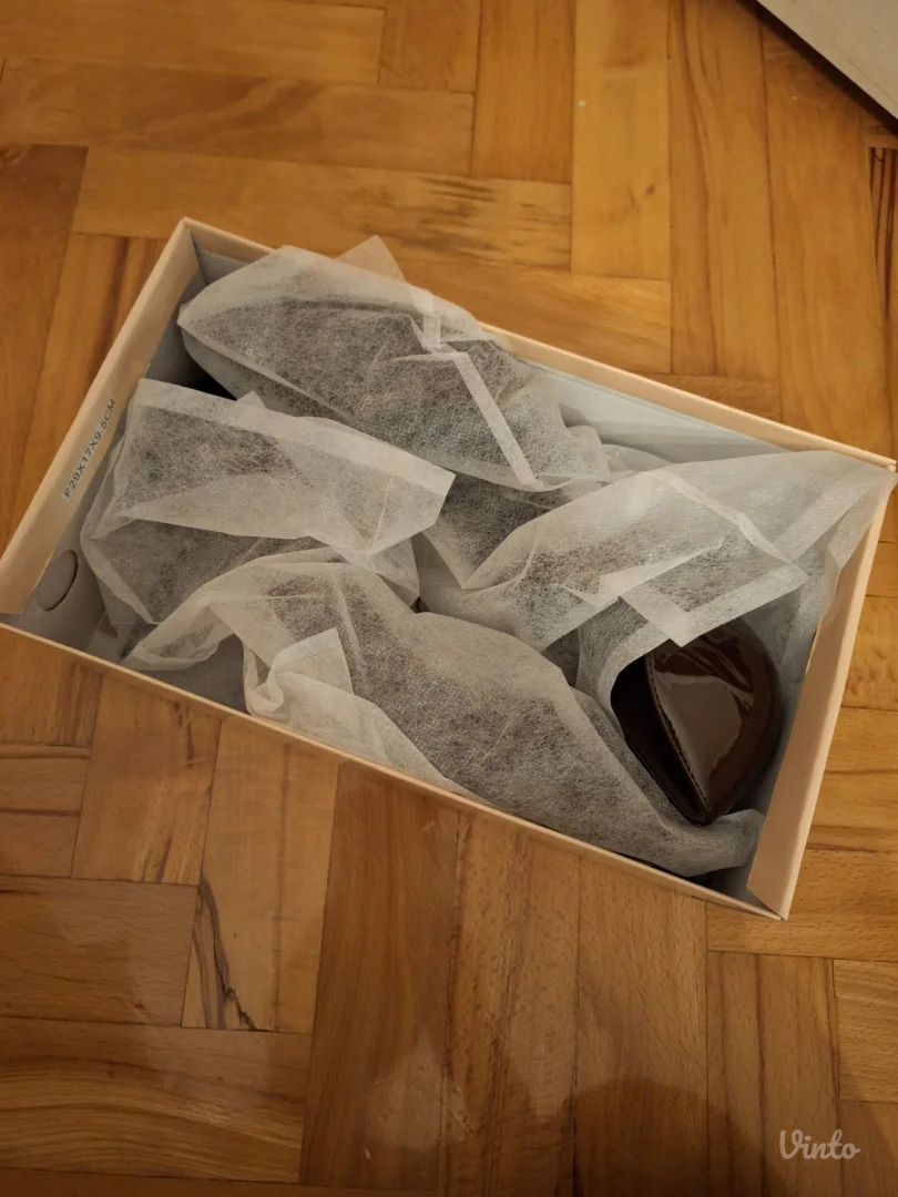 Ženske bordo salonke