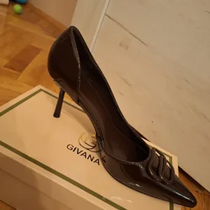 Ženske bordo salonke