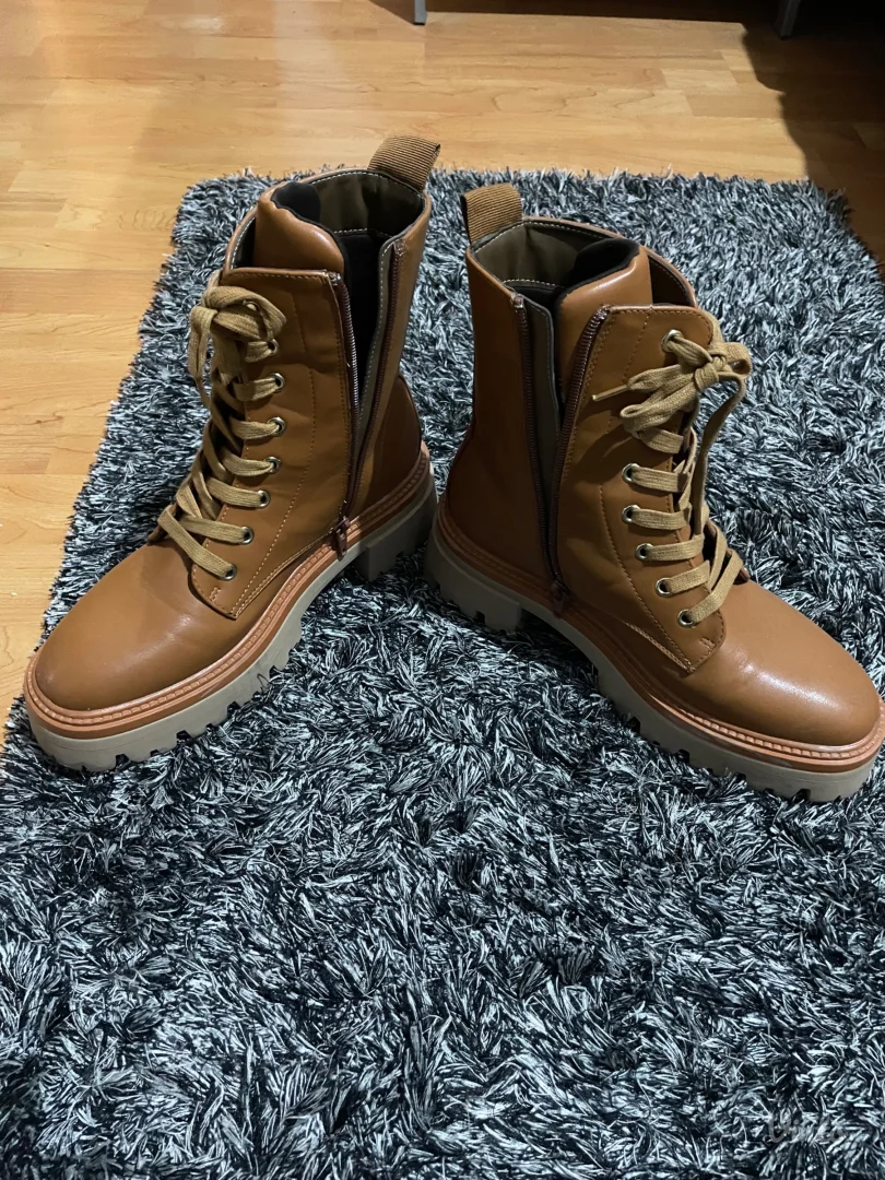 zenske cizme OVS nove 39