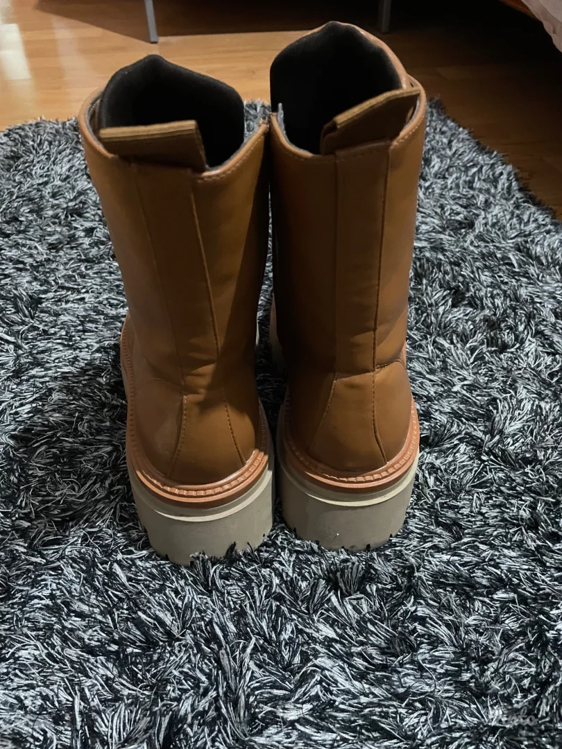 zenske cizme OVS nove 39