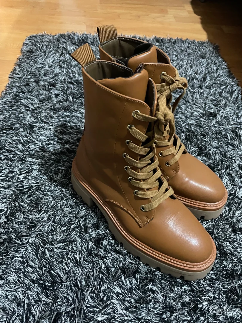 zenske cizme OVS nove 39