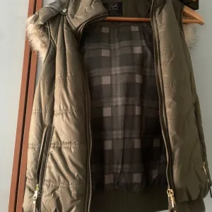 zenski prsluk Loft nov