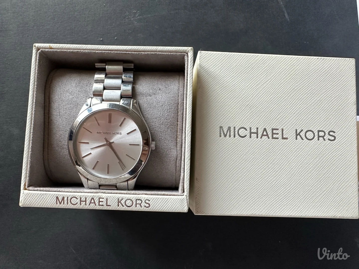 Michael Kors sat