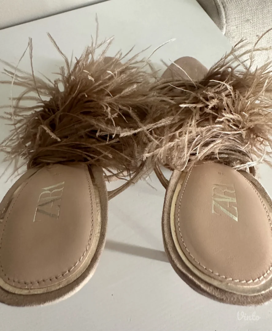 Zara papuce sa perjem