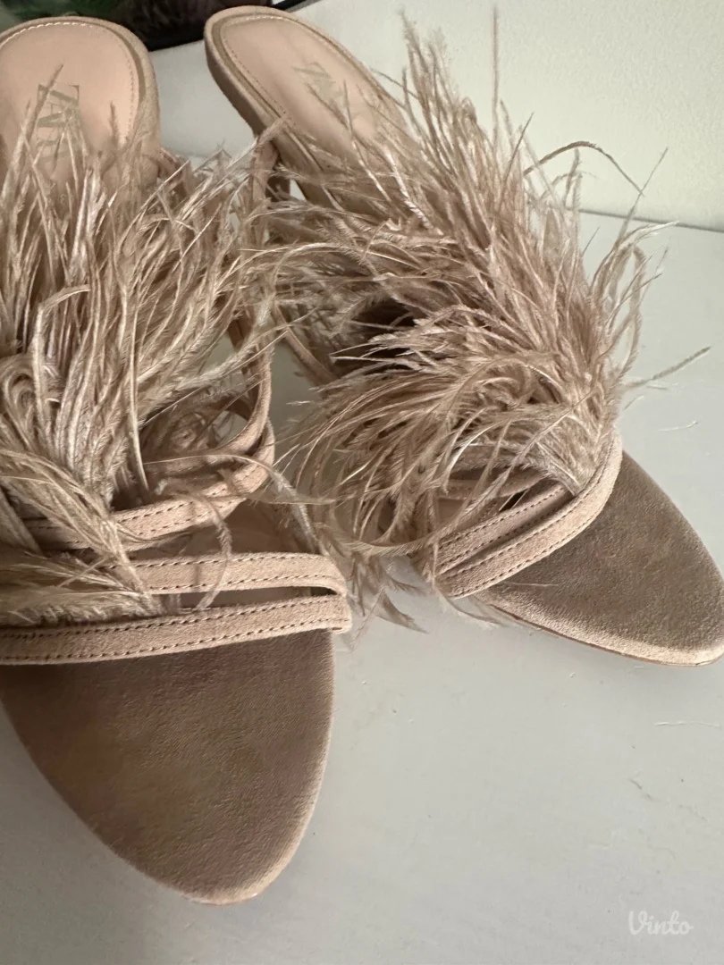 Zara papuce sa perjem