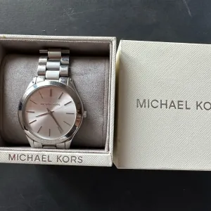 Michael Kors sat