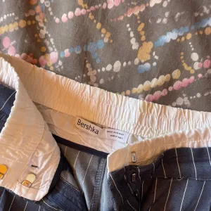 bershka pantalone