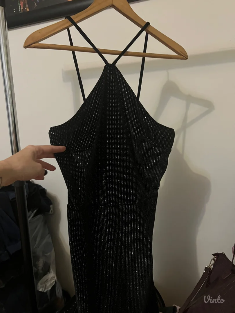 Crna ženska haljina