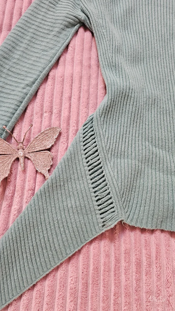 Tirkizno plavi džemper