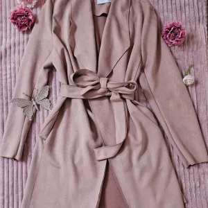 Reserved bebi roze nov mantil