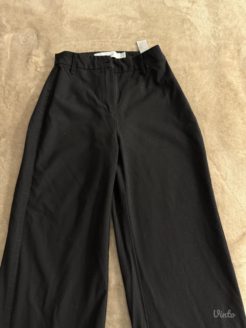 Bershka, crne pantalone