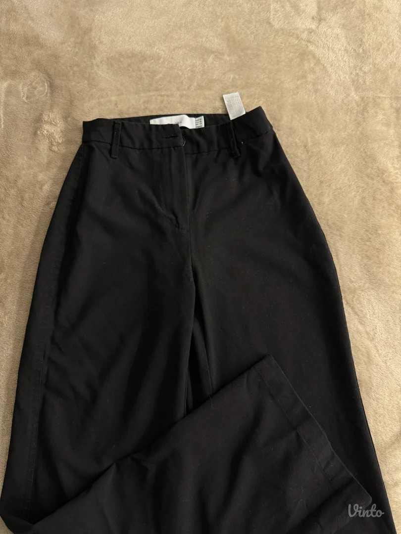 Bershka, crne pantalone