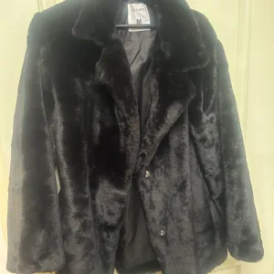 Teranova- crna bundica