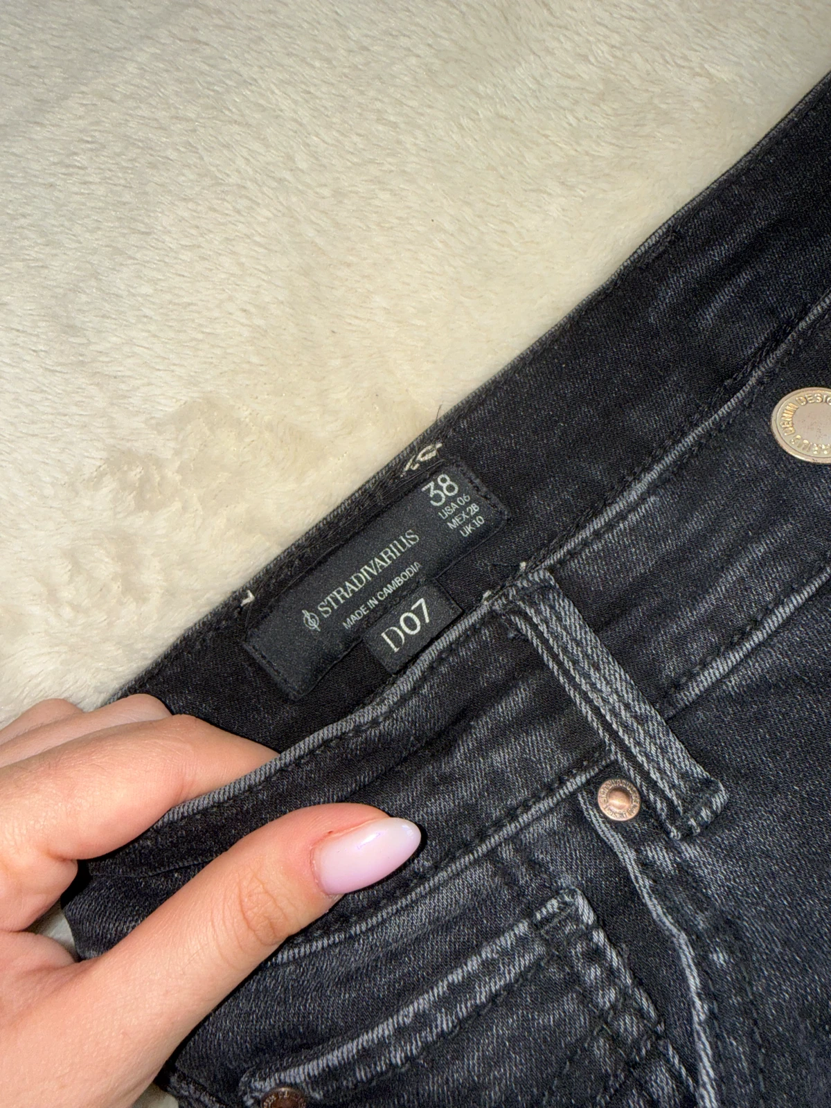 Stradivarius viralne farmerke D07 - KAO NOVE
