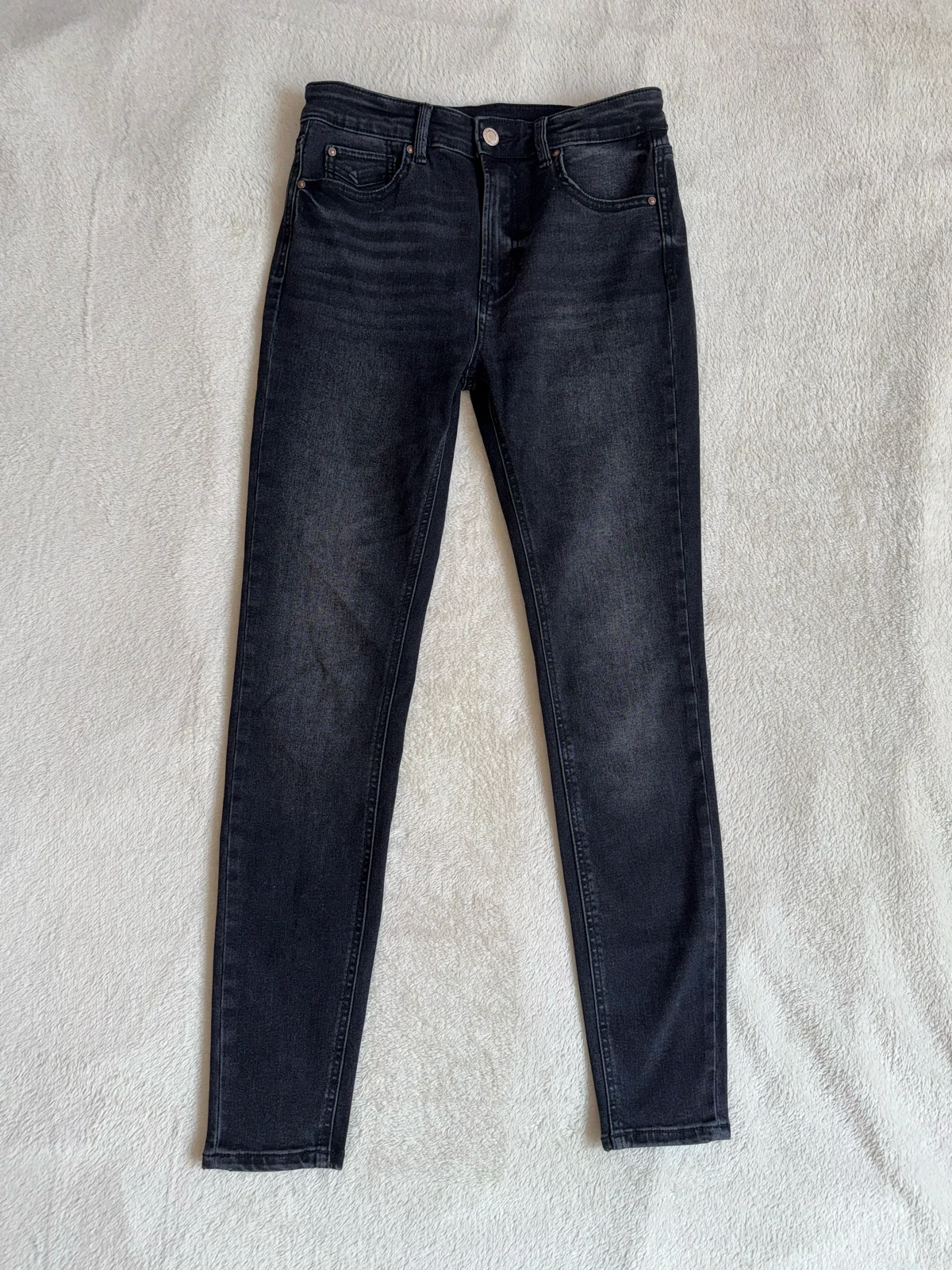 Stradivarius viralne farmerke D07 - KAO NOVE
