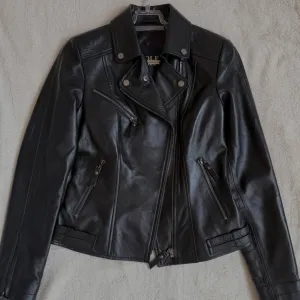 Ženska kožna jakna