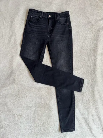 Stradivarius viralne farmerke D07 - KAO NOVE
