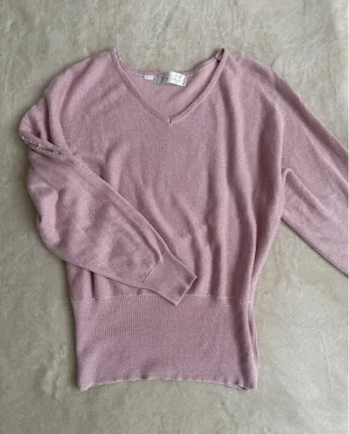 Elegantna puder roze bluzica sa cirkonima
