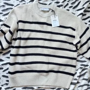 Bershka oversize džemper