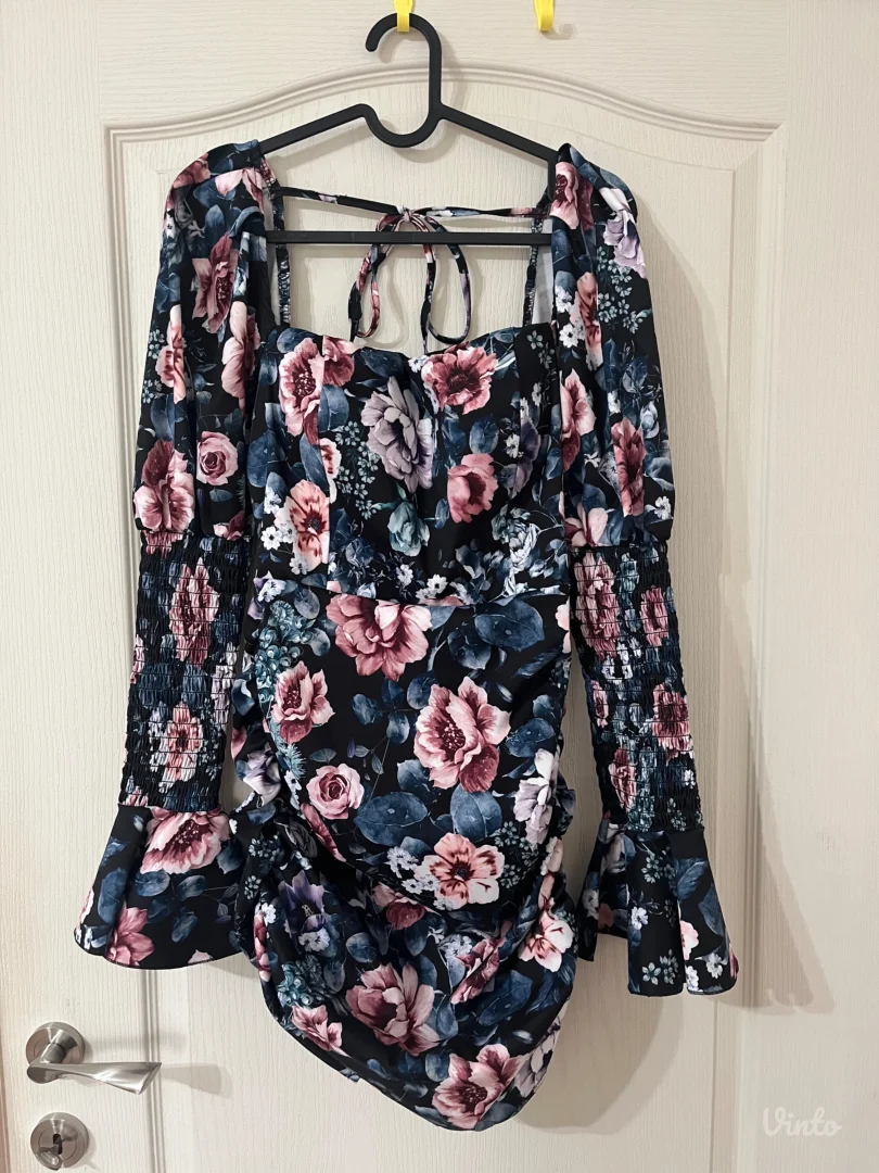 Ženska cvetna haljina