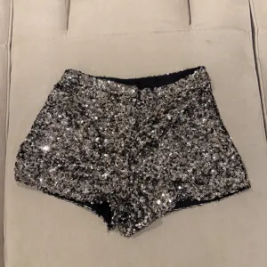 Zara sljokicavi sorts