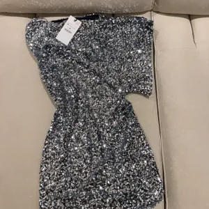 Zara nova haljina M