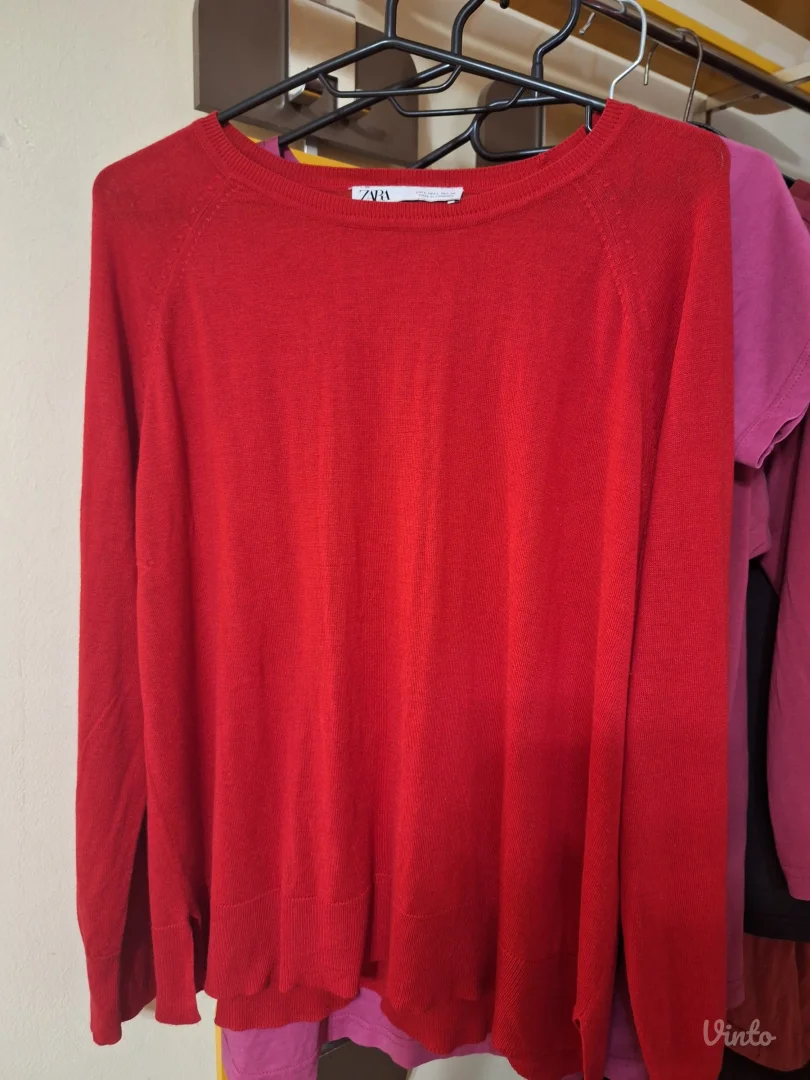 ZARA crveni dzemper