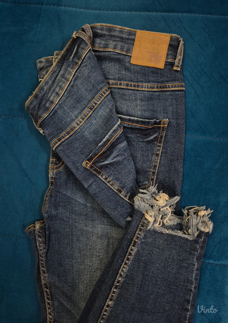 Ženske iscepane farmerke sa visokim strukom