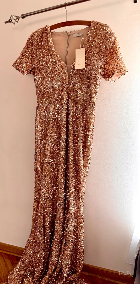 Ženska svečana haljina.