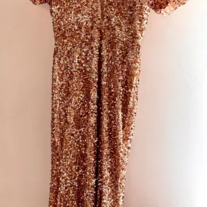 Ženska svečana haljina.