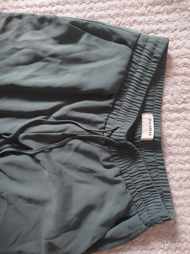 Pull&Bear pantalone veličina M