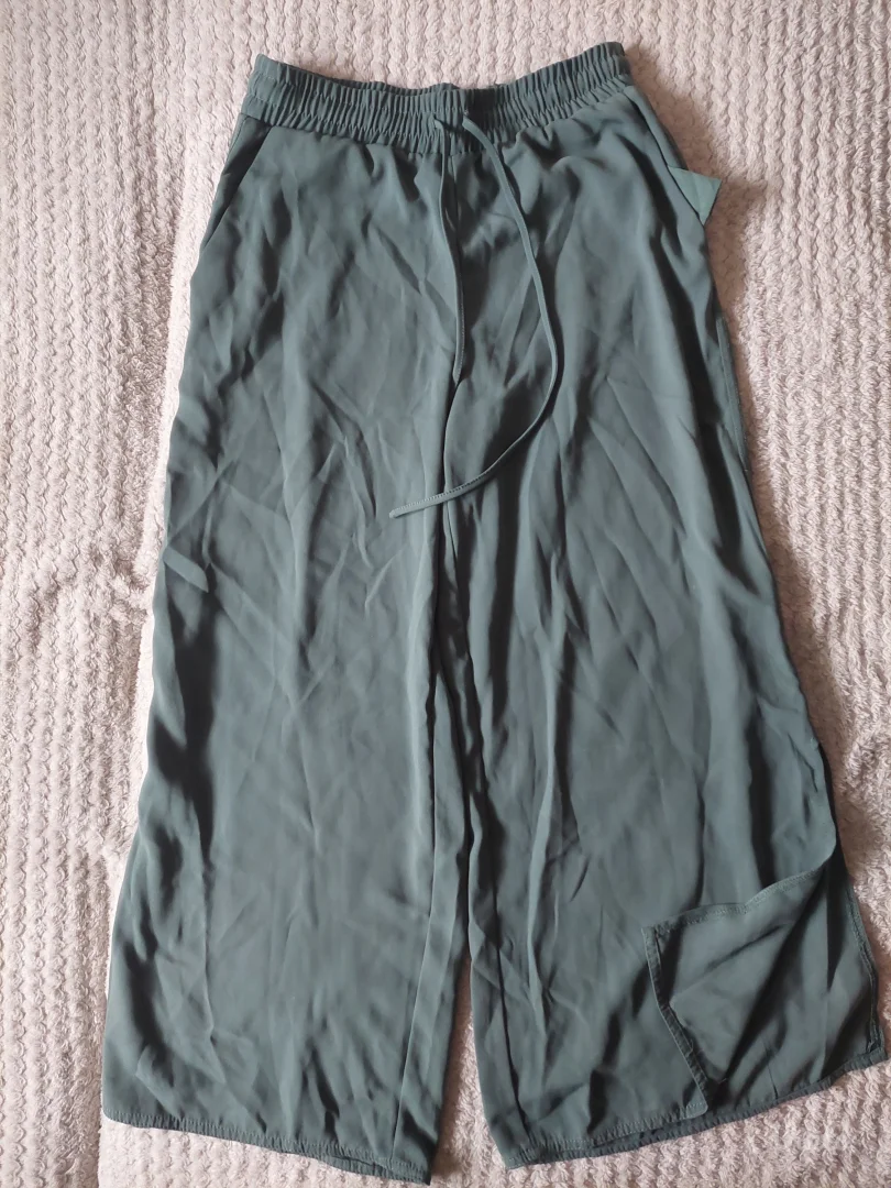Pull&Bear pantalone veličina M