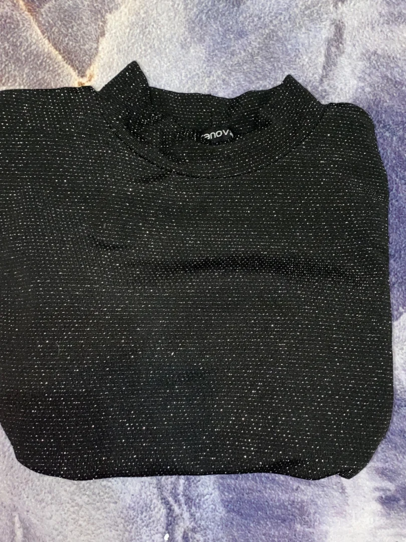 Crna sljokicava haljina